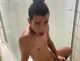 Adorable twink Henry Lynes masturbates and cums solo