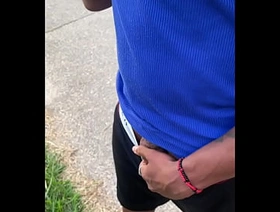 Novinho procurando macho no mato, achou negao dotado e levou pra casa para