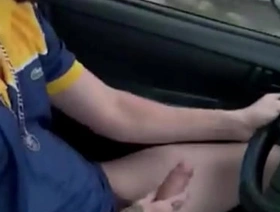 Batendo Punheta no carro enquanto dirijo
